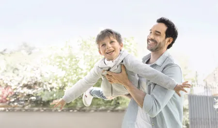 Un enfant et son père